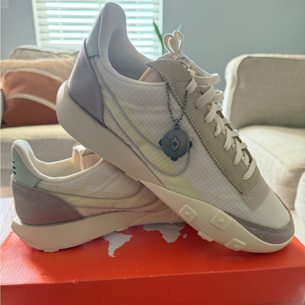 Women’s Nike Waffle Racer Size 12 NEW
